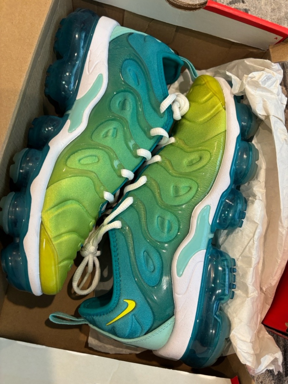 Nike VaporMax Gradient Teal to Lime Running Sneakers
